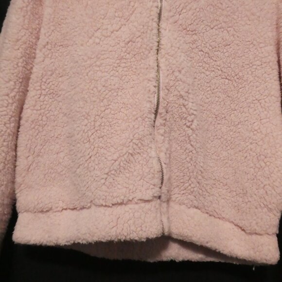 WEEKEND EDITION | small | Light Pink Hooded Teddy Jacket | Loop Zip Pull | GUC - Picture 8 of 16